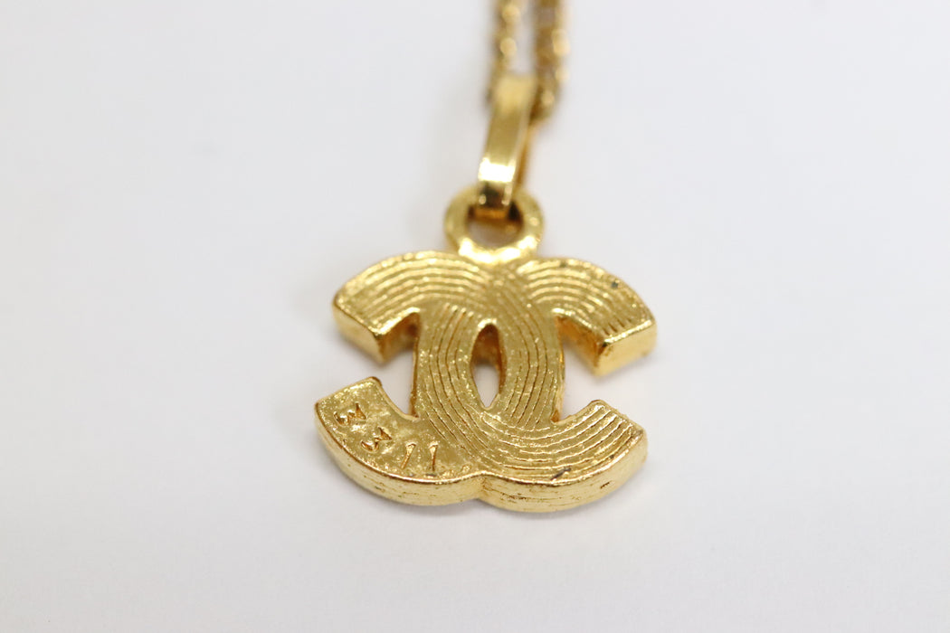 Chanel CC Rhinestone Necklace Gold Tone From Japan 272 6420418 - World Quickdo