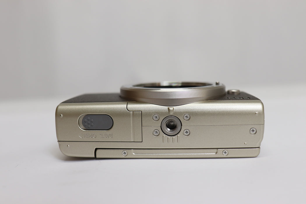 [Excellent] Canon EOS M200 Limited Gold 24.1MP 15-45mm f/3.5-6.3 285 6422167