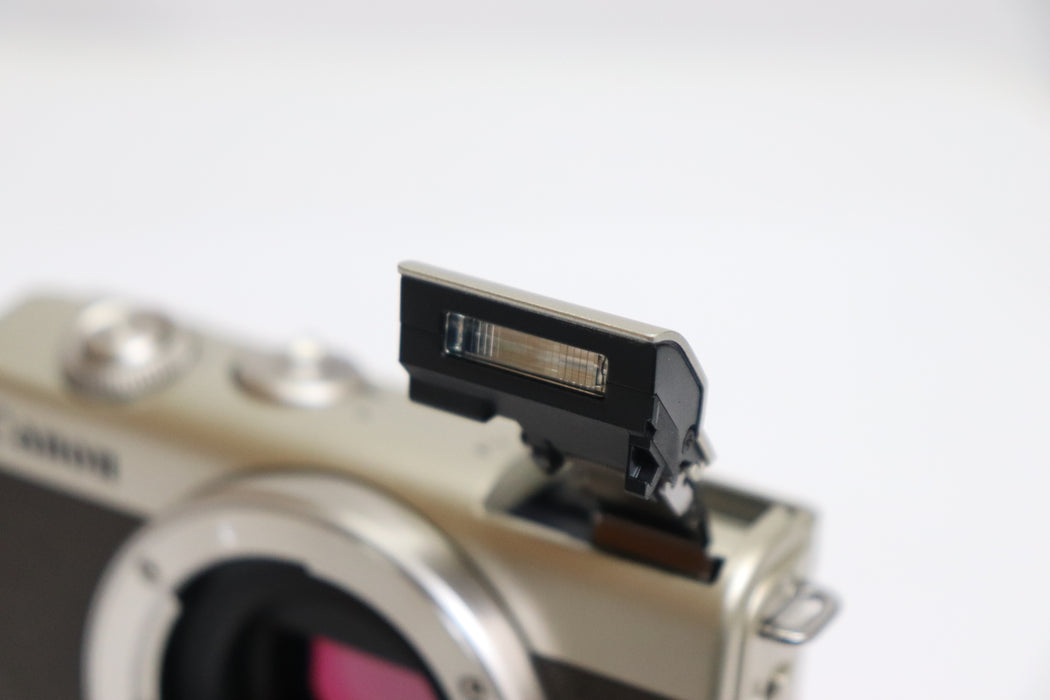 [Excellent] Canon EOS M200 Limited Gold 24.1MP 15-45mm f/3.5-6.3 285 6422167