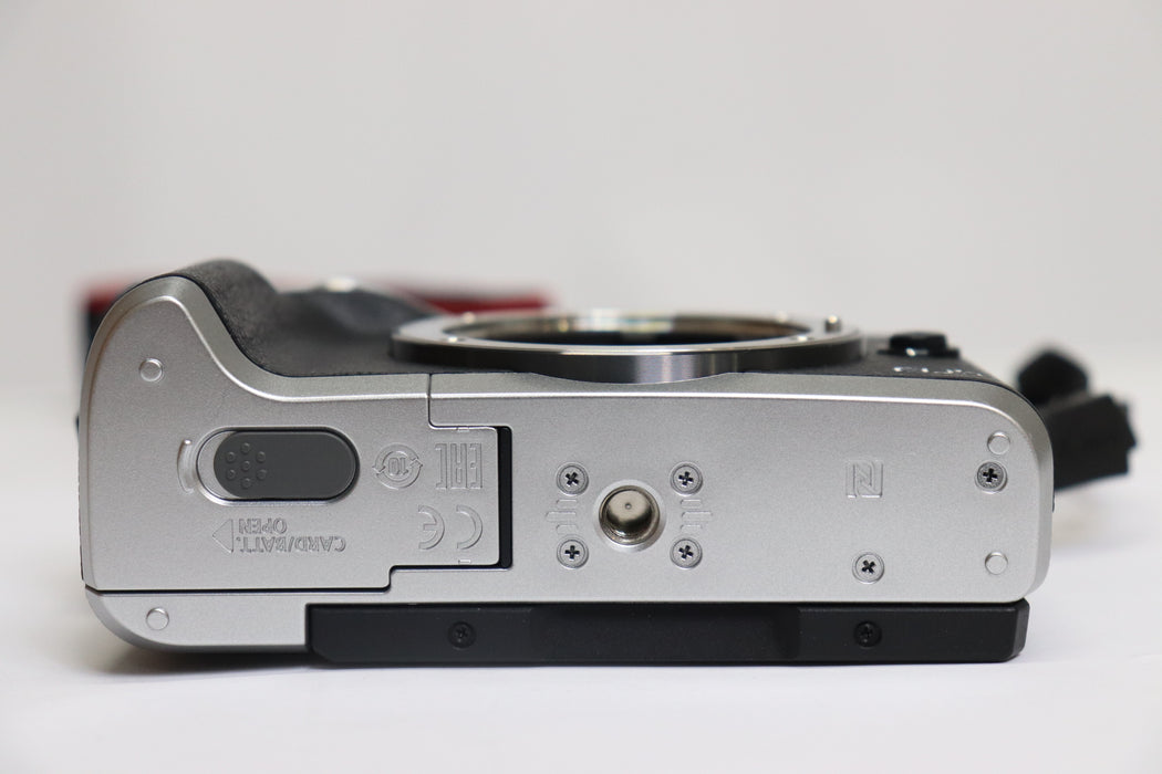 [VG] Canon EOS M6 Double Zoom EVF Kit From Japan 081 6413732 - World Quickdo