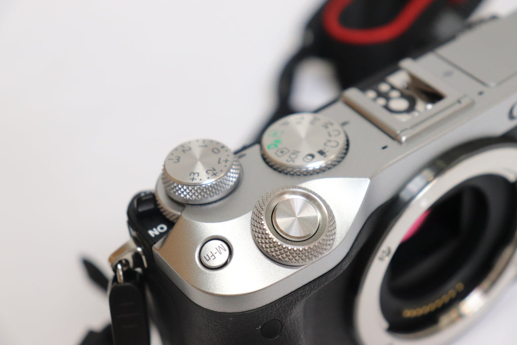 [VG] Canon EOS M6 Double Zoom EVF Kit From Japan 081 6413732 - World Quickdo